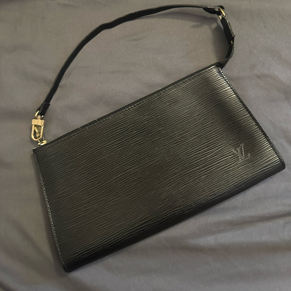 EUC LV Pochette accessories in black epi
